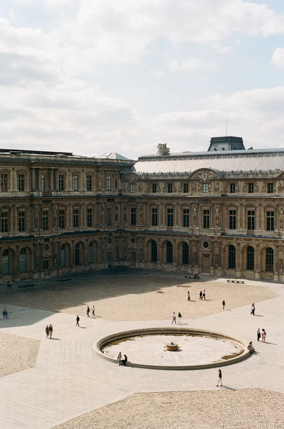 Capturing Louvre. Left